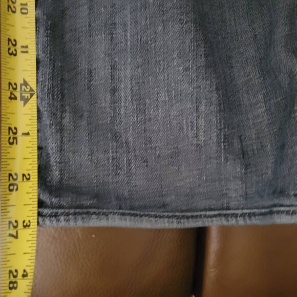 Rock & Republic Women's Jeans Size 31R&R Logo on back with embroidered pockets - Picture 9 of 9